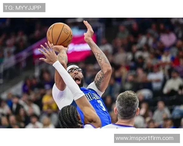 弗拉格称赞浓眉对球队的重要性享受与他无球配合的乐趣