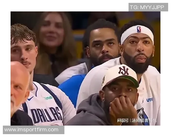 独行侠老板现场观战NBA中国赛女兆日月笑容成经典表情包